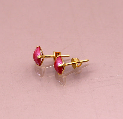 Fabulous Red color stone 18kt yellow gold handmade stud earring excellent daily use gifting light weight jewelry india   er99 - TRIBAL ORNAMENTS