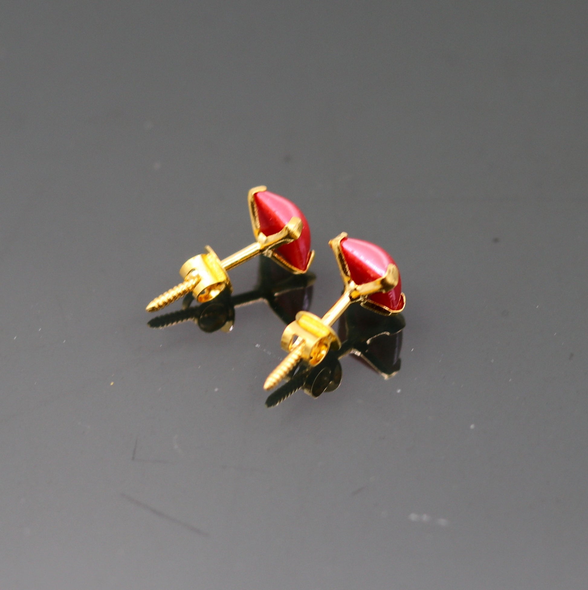 Fabulous Red color stone 18kt yellow gold handmade stud earring excellent daily use gifting light weight jewelry india   er99 - TRIBAL ORNAMENTS