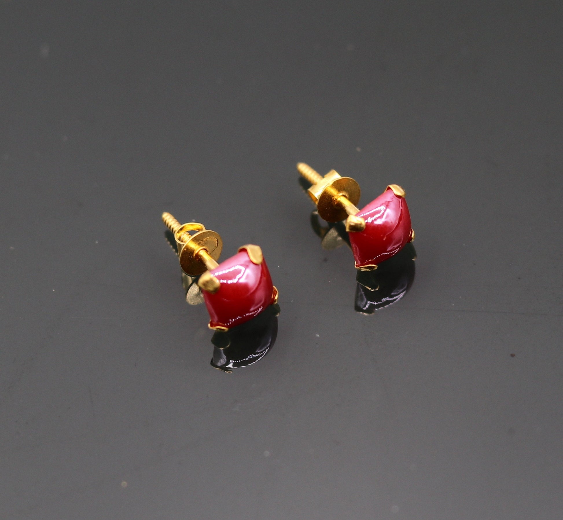 Fabulous Red color stone 18kt yellow gold handmade stud earring excellent daily use gifting light weight jewelry india   er99 - TRIBAL ORNAMENTS