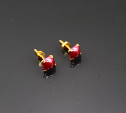 Fabulous Red color stone 18kt yellow gold handmade stud earring excellent daily use gifting light weight jewelry india   er99 - TRIBAL ORNAMENTS