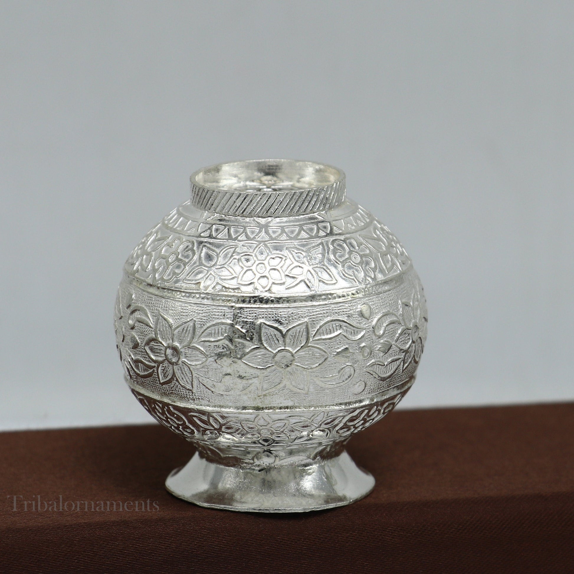 Genuine 925 sterling silver handmade plain design Kalash or pot, unique special silver puja article, water or milk kalash pot india su583 - TRIBAL ORNAMENTS
