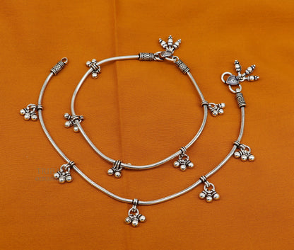 Handmade silver anklet with vintage antique design, hanging bells, tribal tribal ornaments, stylish foot bracelet for belly dance.