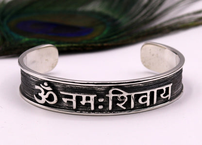 925 Sterling silver mantra "Aum Namah Shivay" open face bangle cuff from Tribal Ornaments, handcrafted solid silver Kada bracelet.