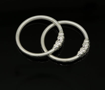 Handmade sterling silver crocodile face bangle bracelet by Tribal Ornaments, traditional style unisex jewelry for babies and kids.