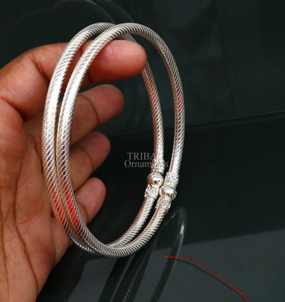 Sterling silver ankle kada bracelet with a handmade single ball design, ethnic ankle jewelry from Tribal Ornaments.