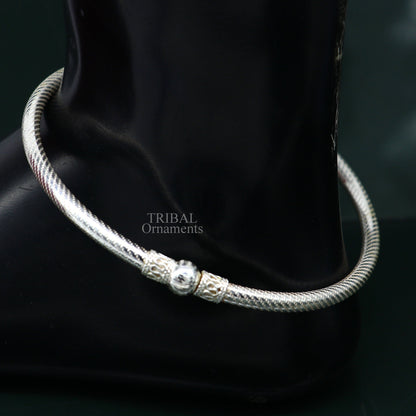 Sterling silver ankle kada bracelet with a single ball design, handcrafted ethnic ankle jewelry by TRIBAL ORNAMENTS.