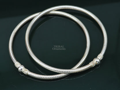 Sterling silver ankle kada bracelet with handmade design and single ball detail, ethnic ankle jewelry by TRIBAL ORNAMENTS.
