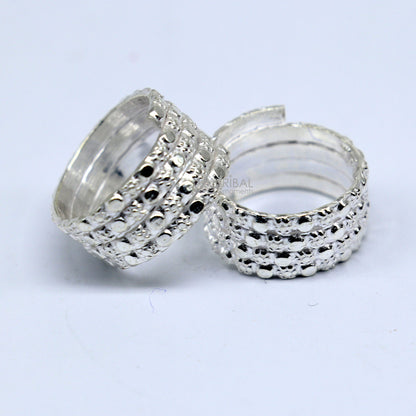 Pair of Indian handmade solid silver toe rings with spiral design, tribal and boho style, perfect for belly dance or hippie jewelry.