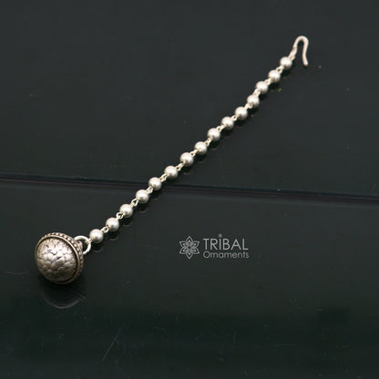 Indian vintage-style mangtika hair jewelry in 925 sterling silver with tribal and ethnic design, traditional head jewelry.