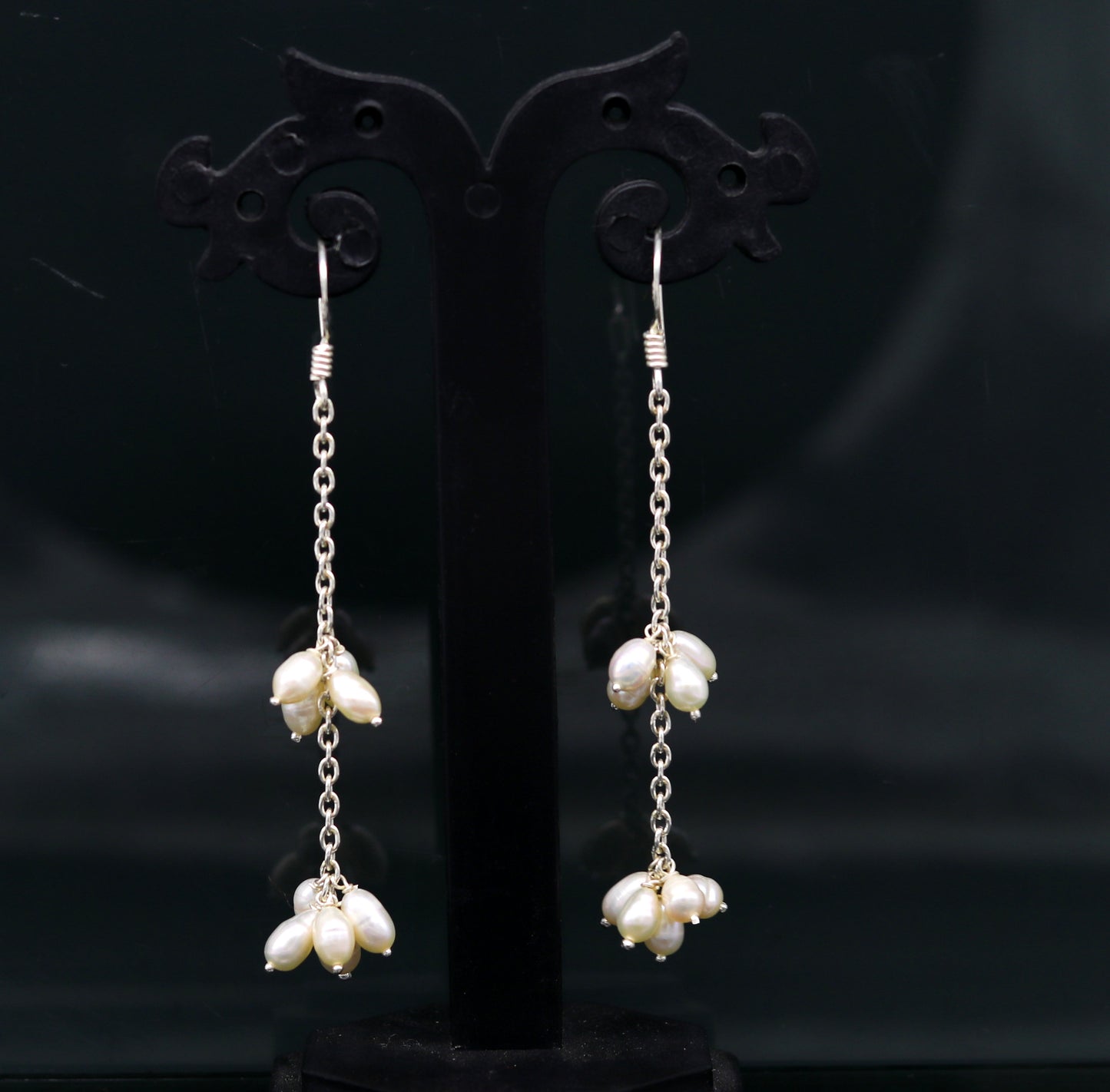 Natural oval shape pearl hangings earrings in 925 sterling silver, customized hoops perfect for brides and elegant fashion jewelry