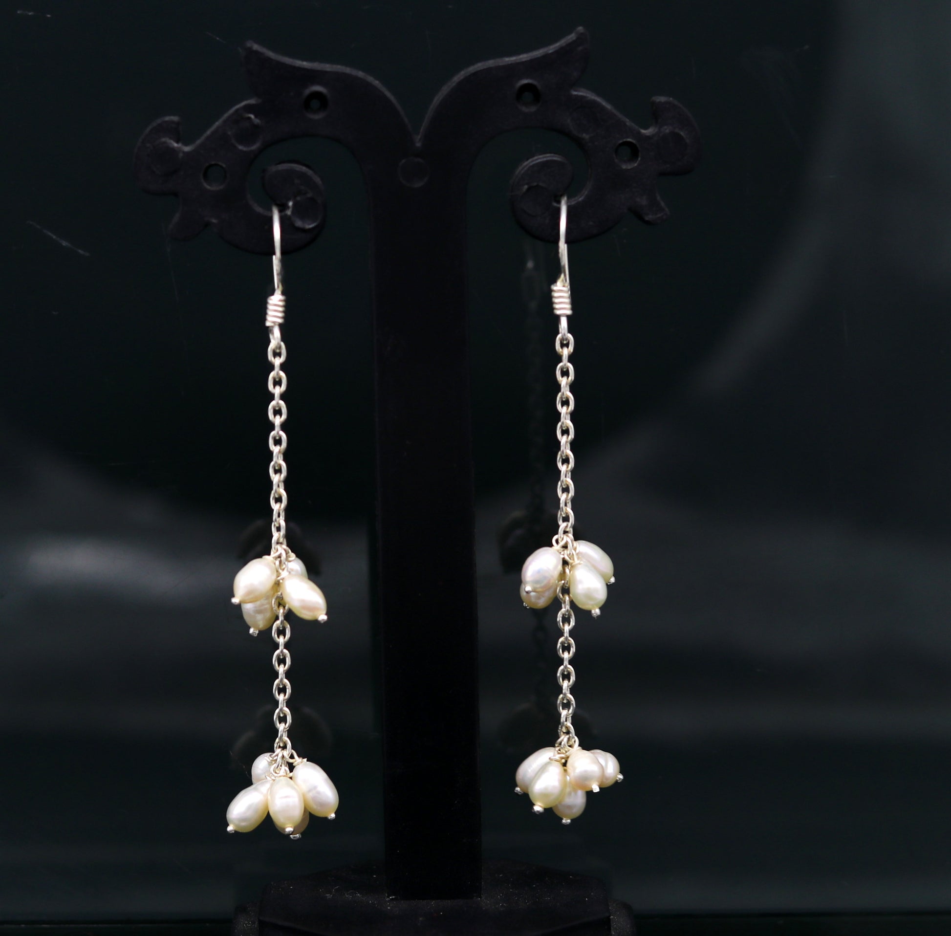 Natural oval shape pearl hangings earrings in 925 sterling silver, customized hoops perfect for brides and elegant fashion jewelry