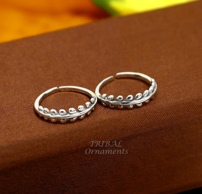 Sterling silver small toe ring with customized tribal design, handmade bridal jewelry from TRIBAL ORNAMENTS in India.