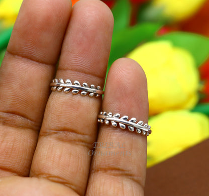 Sterling silver small toe ring with customized tribal design, handmade bridal jewelry from TRIBAL ORNAMENTS India.
