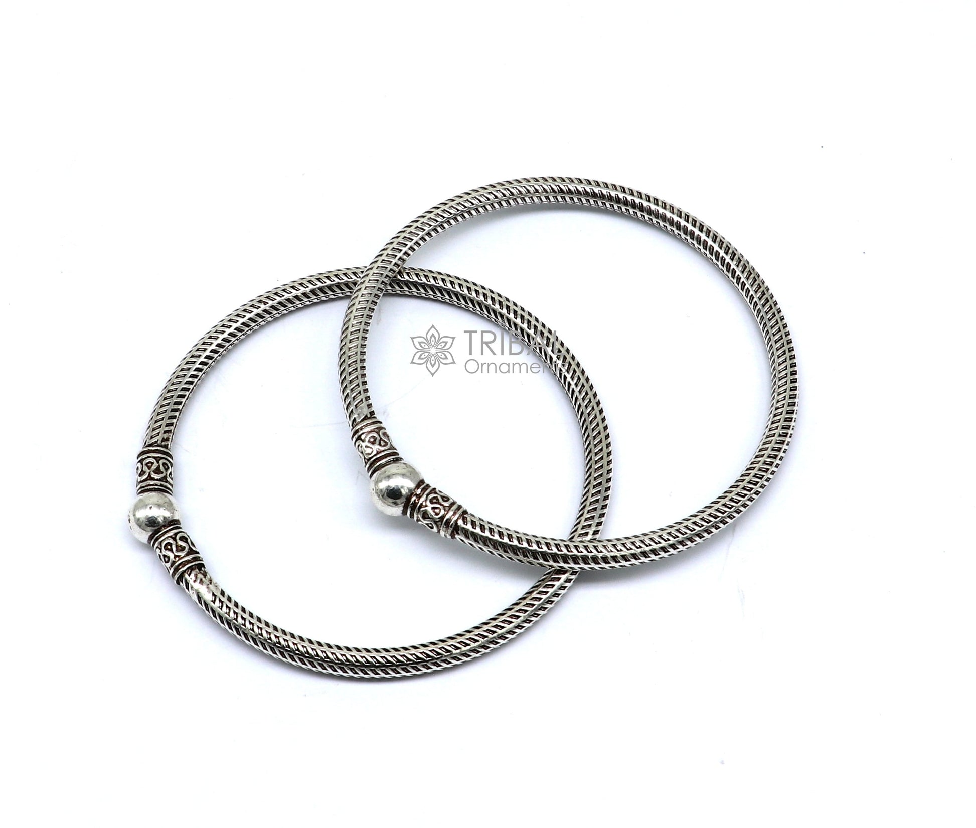 Vintage 925 sterling silver bangle bracelet in ball style, tribal ornaments, ideal for men or girls, ethnic jewelry, classic design.