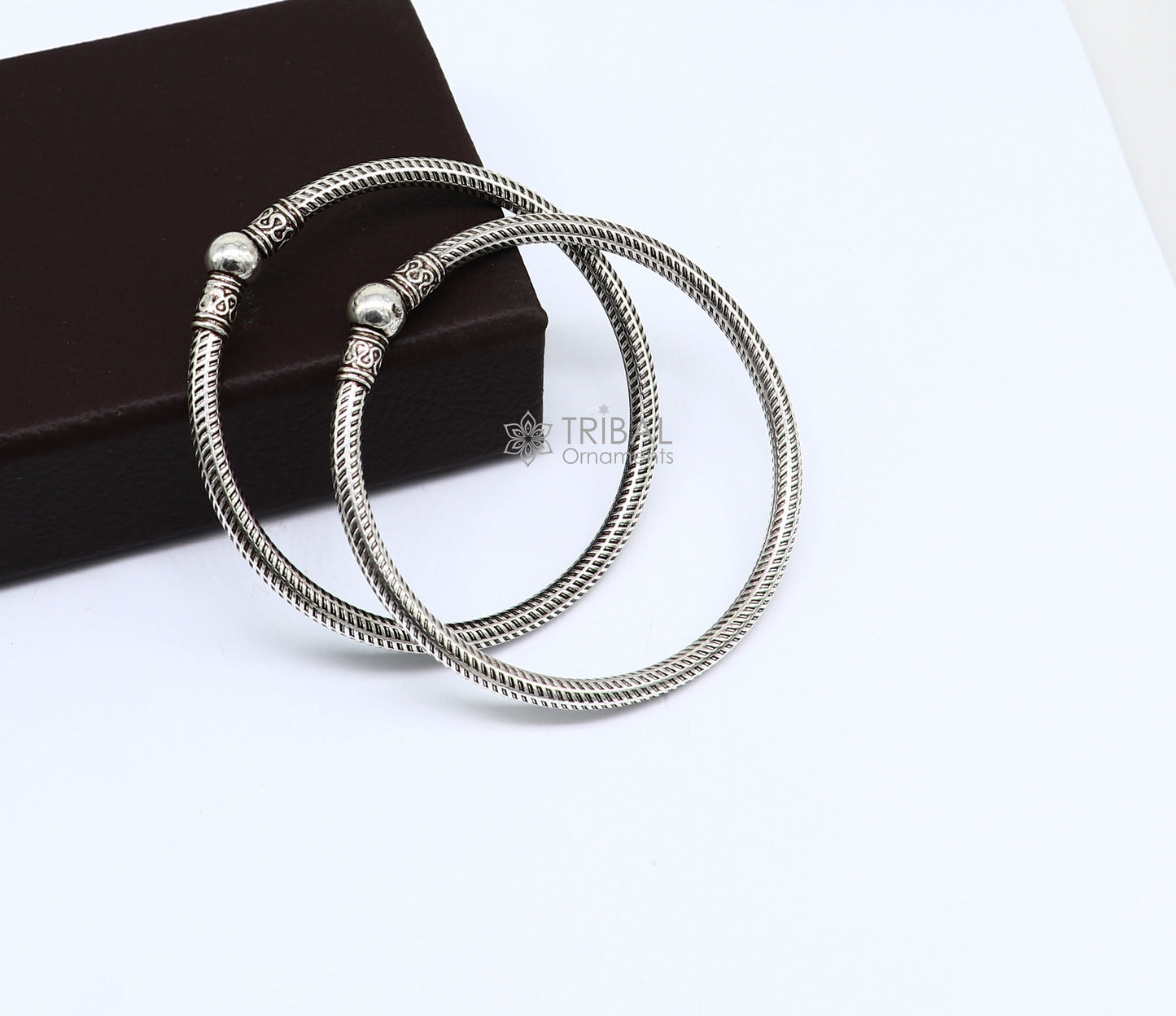 Sterling silver vintage ball style bangle bracelet by TRIBAL ORNAMENTS, ethnic jewelry for men and girls, classic and elegant design.