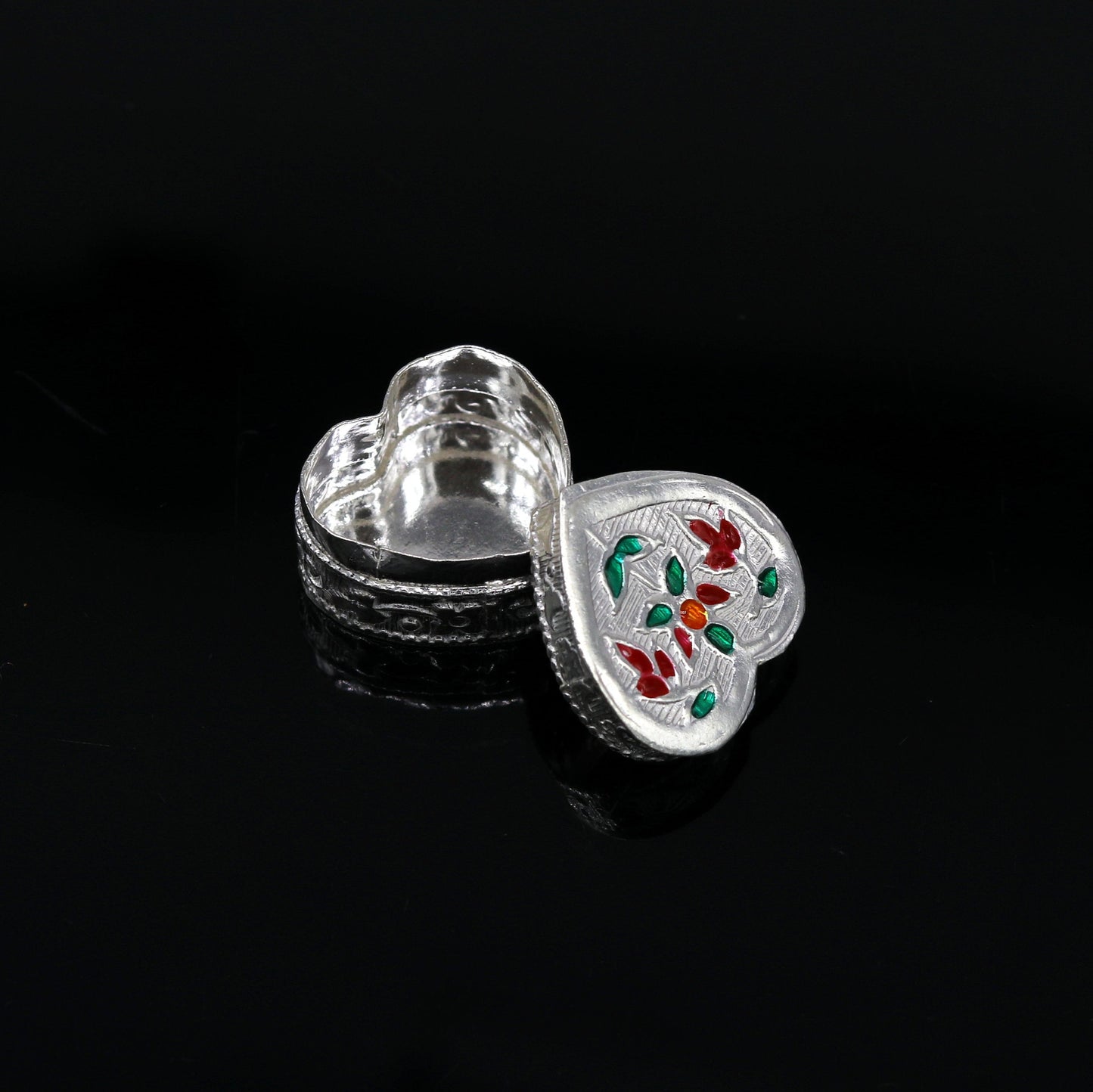 Sindur box 925 sterling silver handmade gorgeous heart shape small eyes kajal box, trinket box, casket box, container box, silver article stb80 - TRIBAL ORNAMENTS