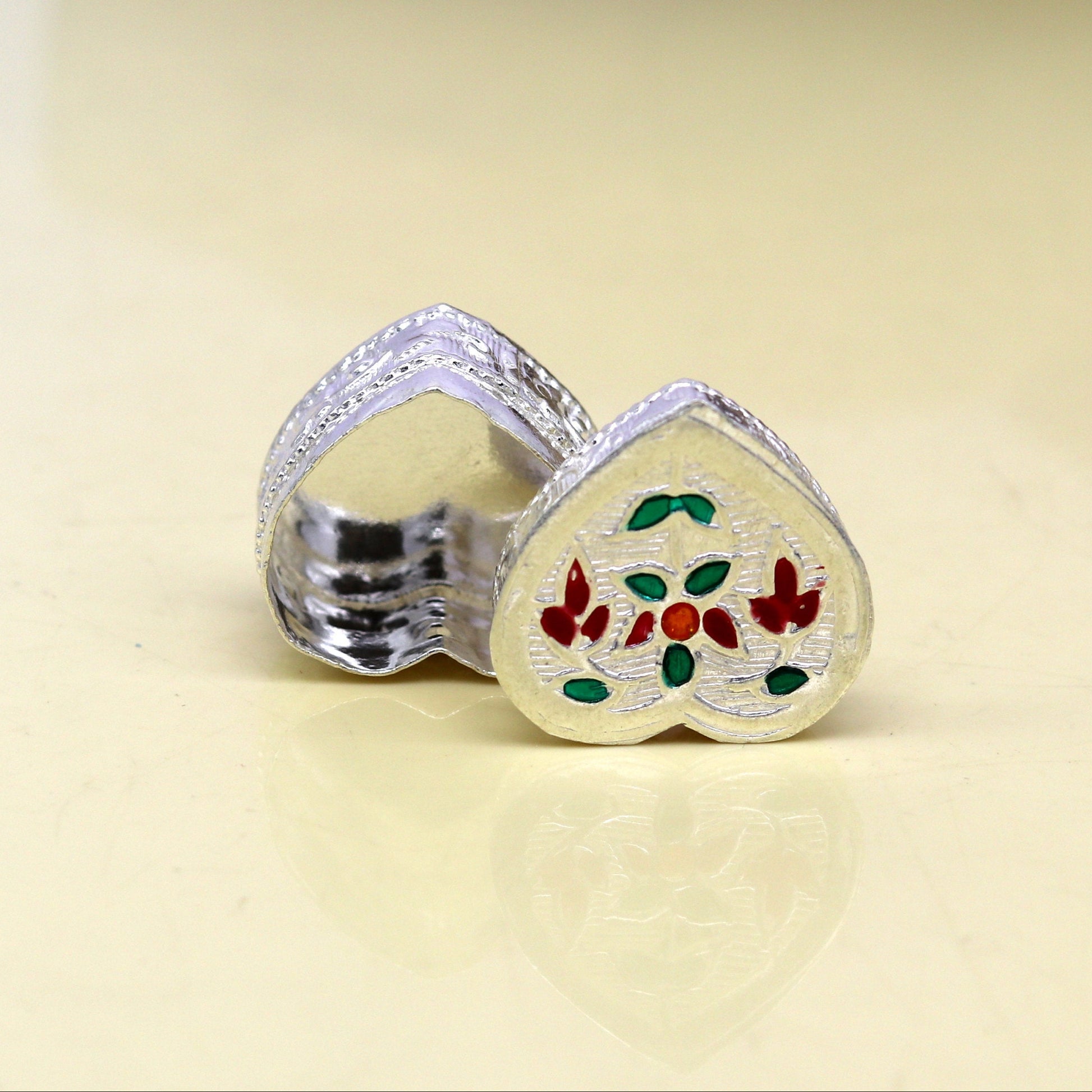 Sindur box 925 sterling silver handmade gorgeous heart shape small eyes kajal box, trinket box, casket box, container box, silver article stb80 - TRIBAL ORNAMENTS