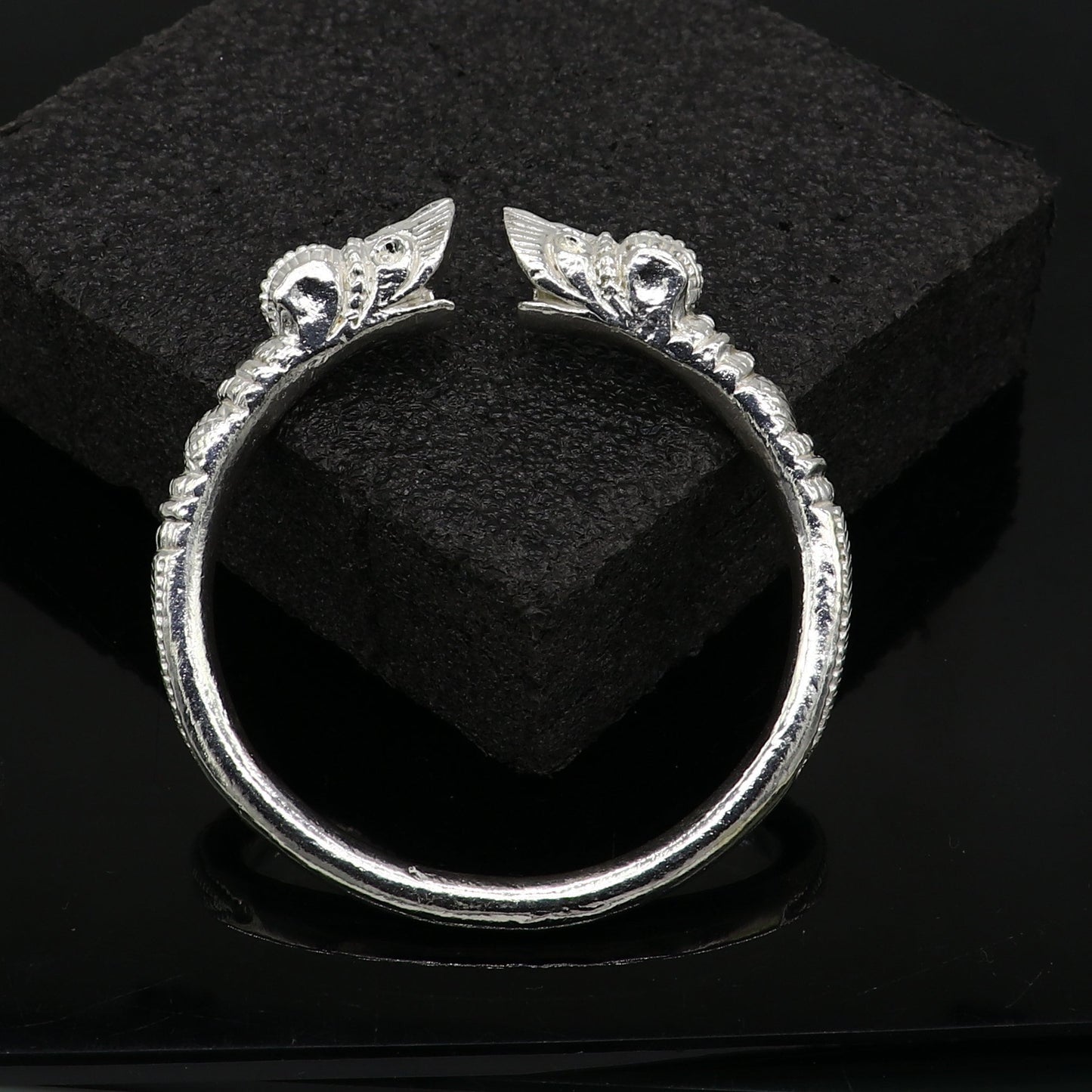 Solid 925 silver crocodile design bangle cuff bracelet for men, handcrafted vintage style jewelry by TRIBAL ORNAMENTS.