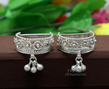 Sterling silver handmade vintage toe and thumb ring with tribal design, perfect for foot jewelry and belly dance accessories.