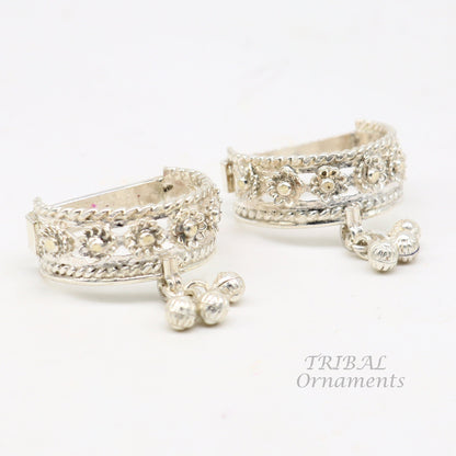 Sterling silver handmade vintage toe and thumb ring with tribal design, perfect for foot jewelry and belly dance accessories.