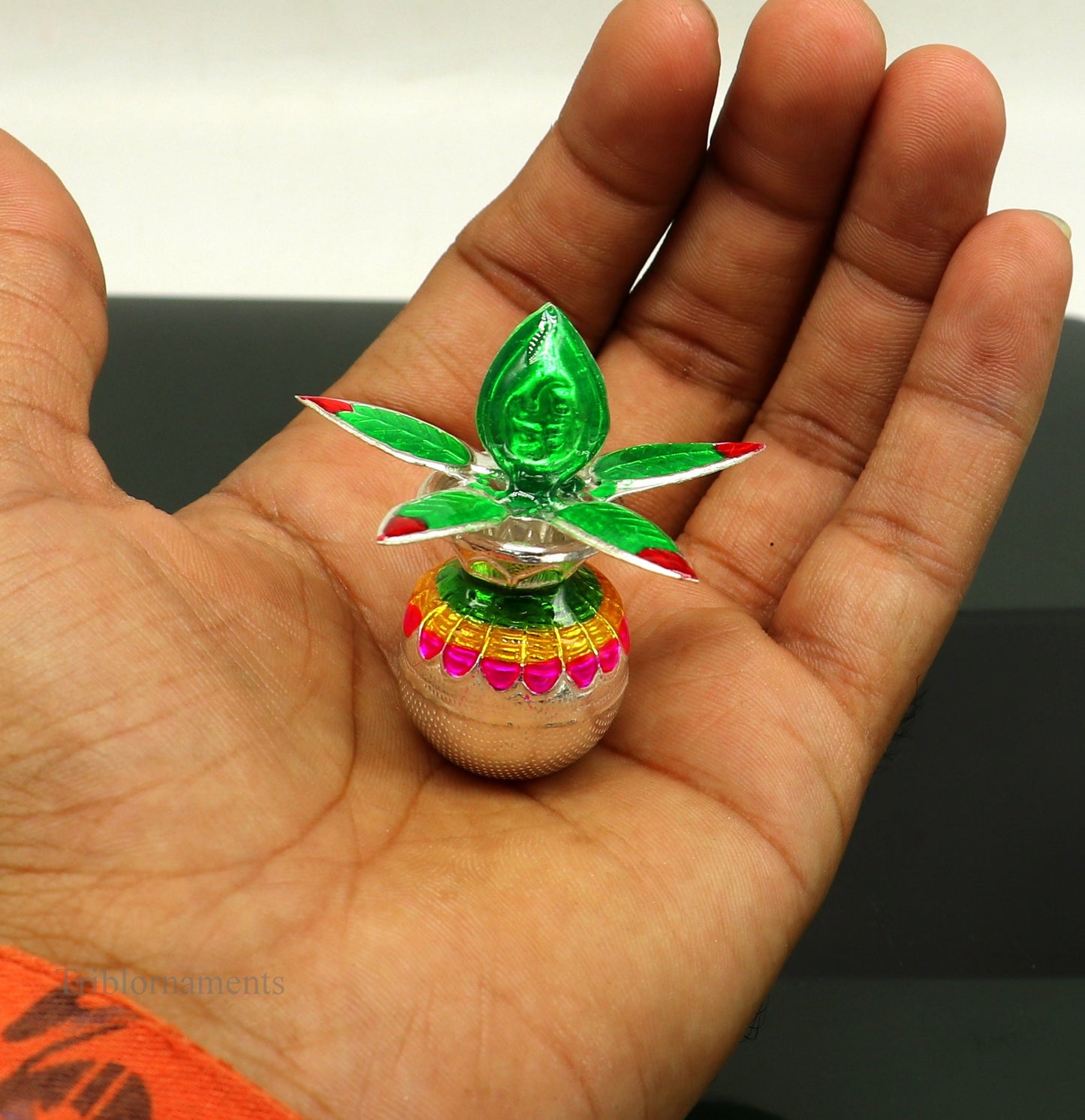 Solid sterling silver handmade vintage puja kalash with silver coconuts and leaf, ideal for home temple worship.