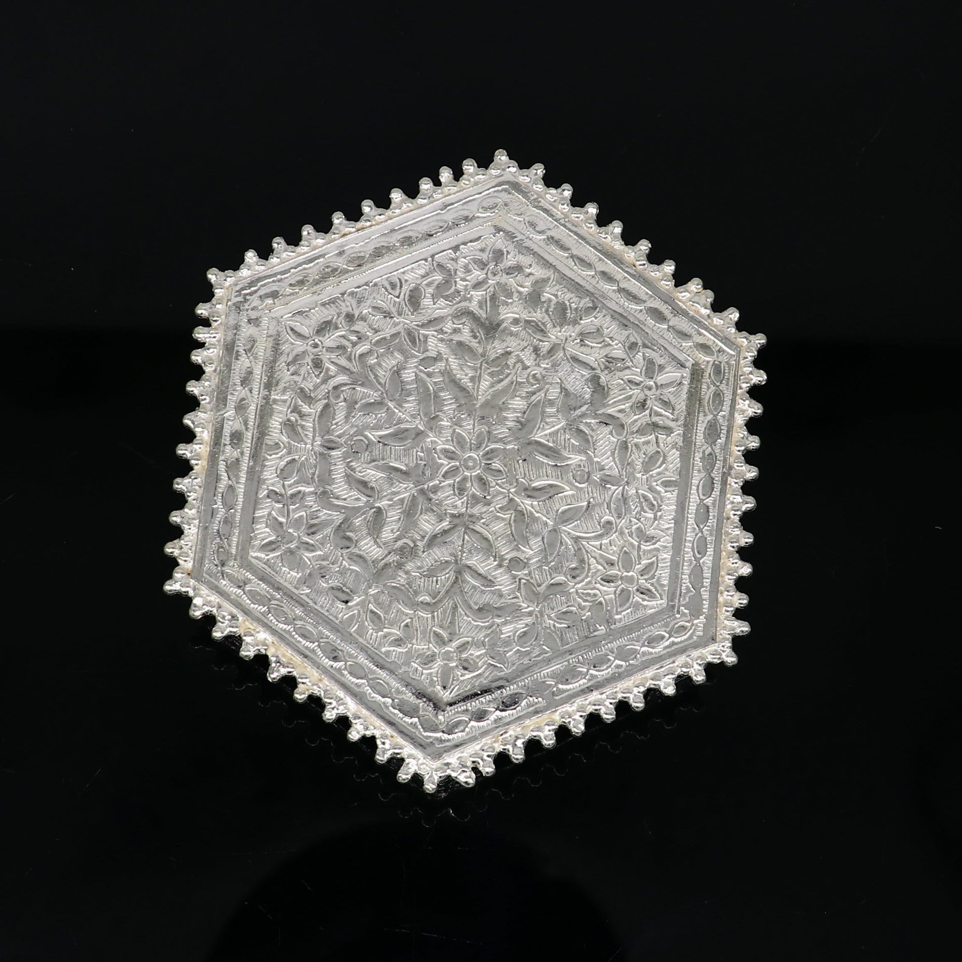 Sterling silver handmade solid silver gorgeous silver handcrafted customize mini table/bazot, excellent home puja utensils temple art su344 - TRIBAL ORNAMENTS