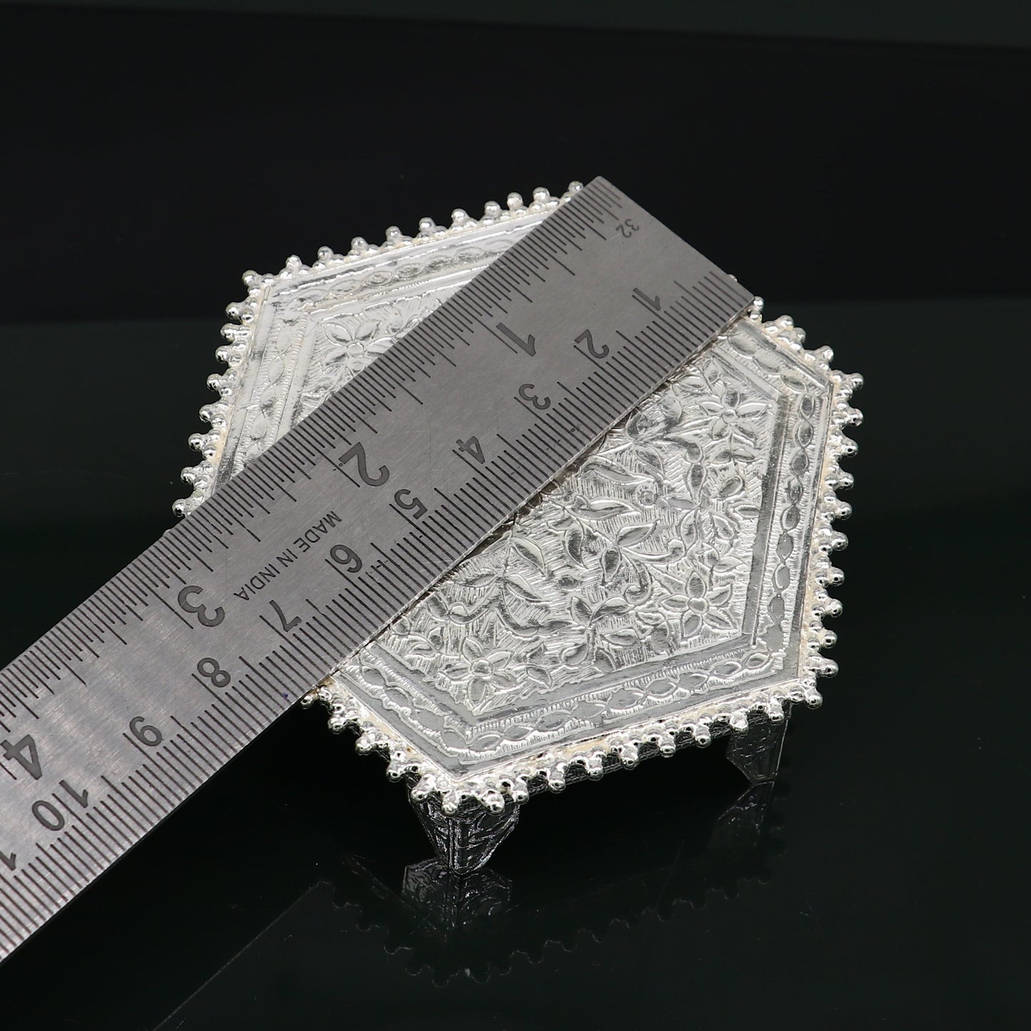 Sterling silver handmade solid silver gorgeous silver handcrafted customize mini table/bazot, excellent home puja utensils temple art su344 - TRIBAL ORNAMENTS