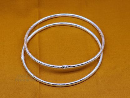 Sterling silver vintage Indian ankle bracelet or foot kada with traditional tribal design, handcrafted for women by Tribal Ornaments.