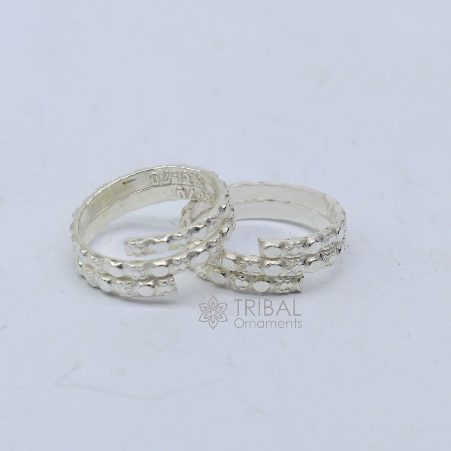 Solid silver toe ring with handmade spiral design from TRIBAL ORNAMENTS, traditional Indian tribal jewelry for women.