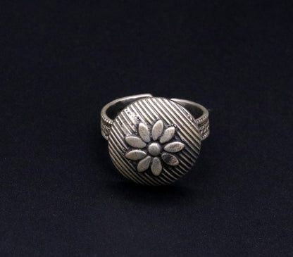 Traditional handmade silver tribal ring with a flower shape from Rajasthan, adjustable jewelry by TRIBAL ORNAMENTS