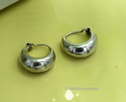 Handmade vintage tribal hoops earrings in 925 sterling silver with ethnic design, perfect for traditional or belly dance jewelry.
