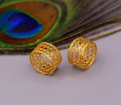 Vintage antique 22KT yellow gold handmade toe ring pair from Tribal Ornaments, traditional Indian wedding jewelry.