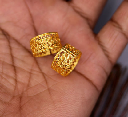 Vintage antique 22KT yellow gold handmade toe ring pair from TRIBAL ORNAMENTS, featuring traditional Indian wedding jewelry design.