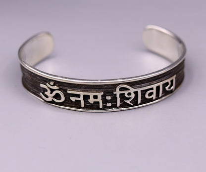 Unisex vintage-style 925 sterling silver bangle bracelet featuring the "Aum Namah Shivay" mantra design, adjustable jewelry.