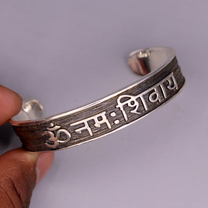 Vintage-style 925 sterling silver "Aum Namah Shivay" mantra bangle bracelet, unisex adjustable cuff jewelry by TRIBAL ORNAMENTS.