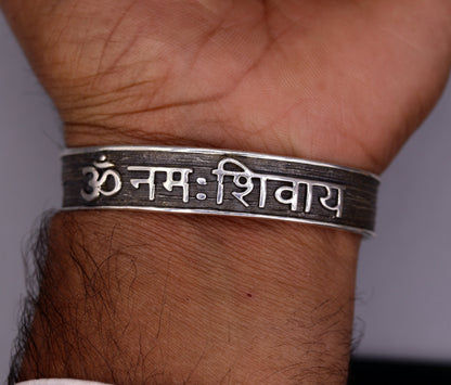 Vintage 925 sterling silver "Aum Namah Shivay" mantra unisex bangle cuff bracelet with antique design from TRIBAL ORNAMENTS.