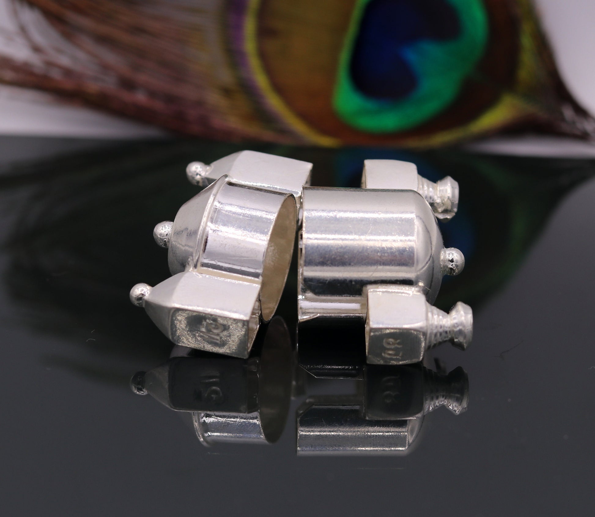 Sterling silver Lord Shiva Lingam box pendant with vintage Indian design from Rajasthan, tribal ornament jewelry.