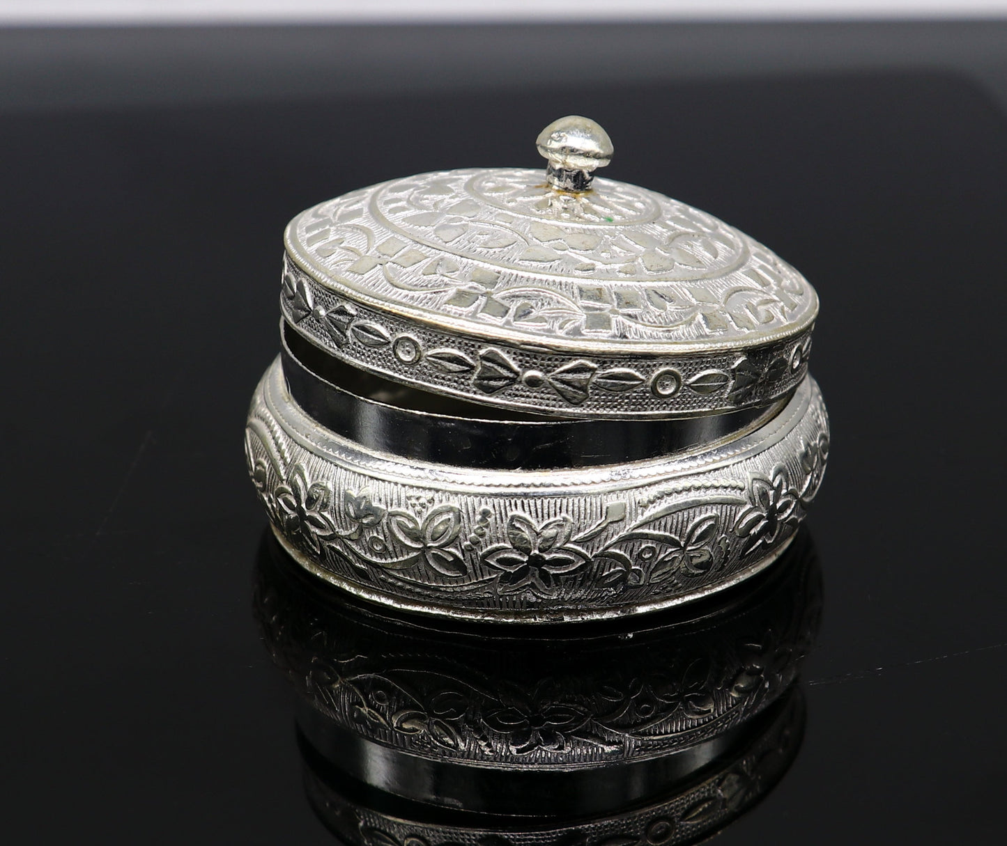 Vintage antique design Solid silver handmade trinket box, God serving Prasad container box, Kumkum box, Sindur box, best brides gift stb106 - TRIBAL ORNAMENTS