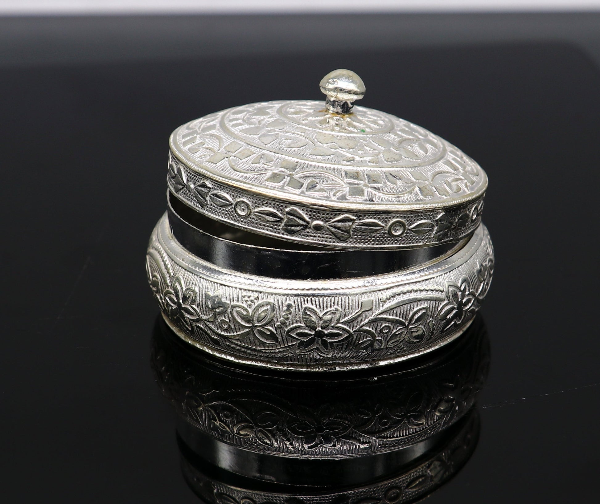 Vintage antique design Solid silver handmade trinket box, God serving Prasad container box, Kumkum box, Sindur box, best brides gift stb106 - TRIBAL ORNAMENTS