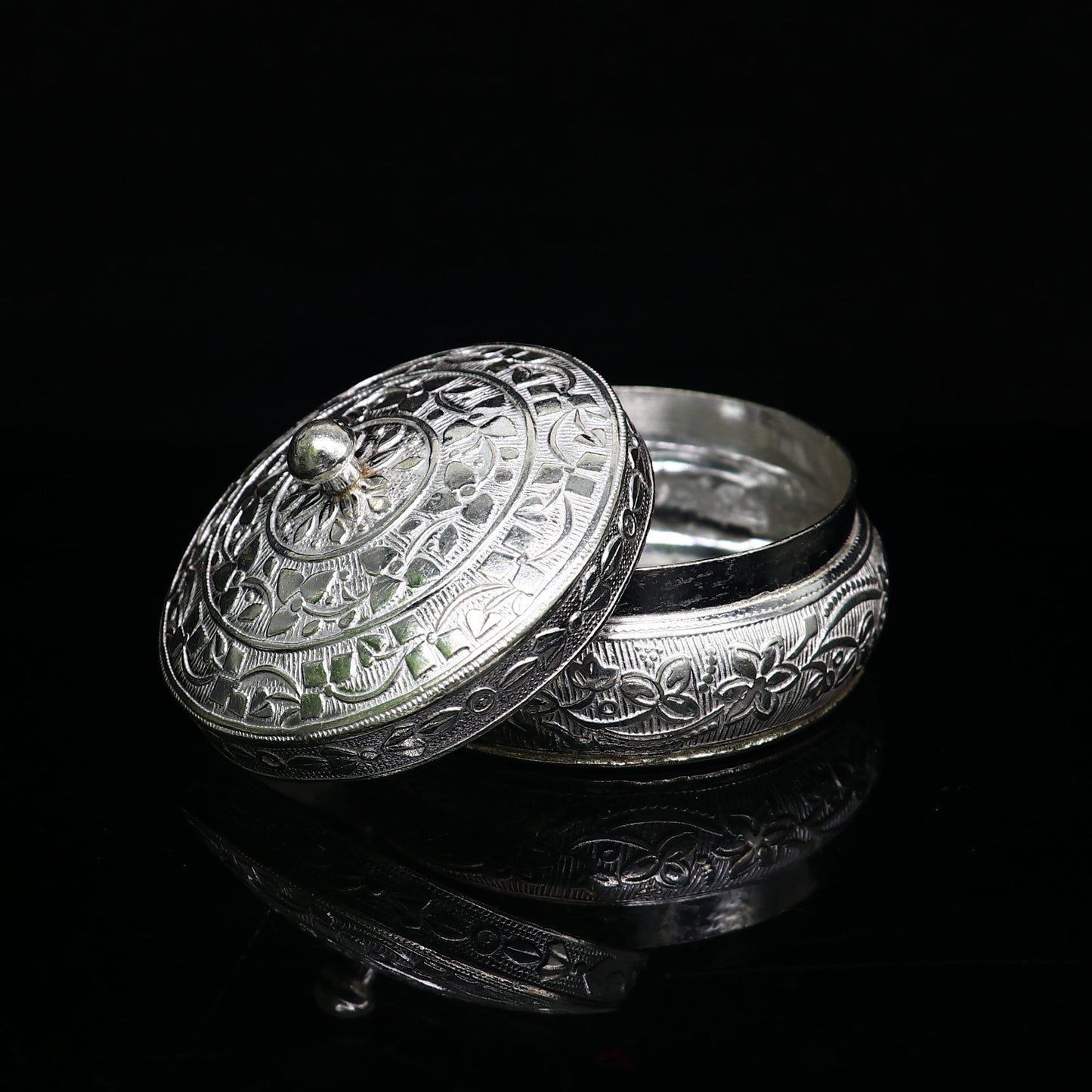 Vintage antique design Solid silver handmade trinket box, God serving Prasad container box, Kumkum box, Sindur box, best brides gift stb106 - TRIBAL ORNAMENTS