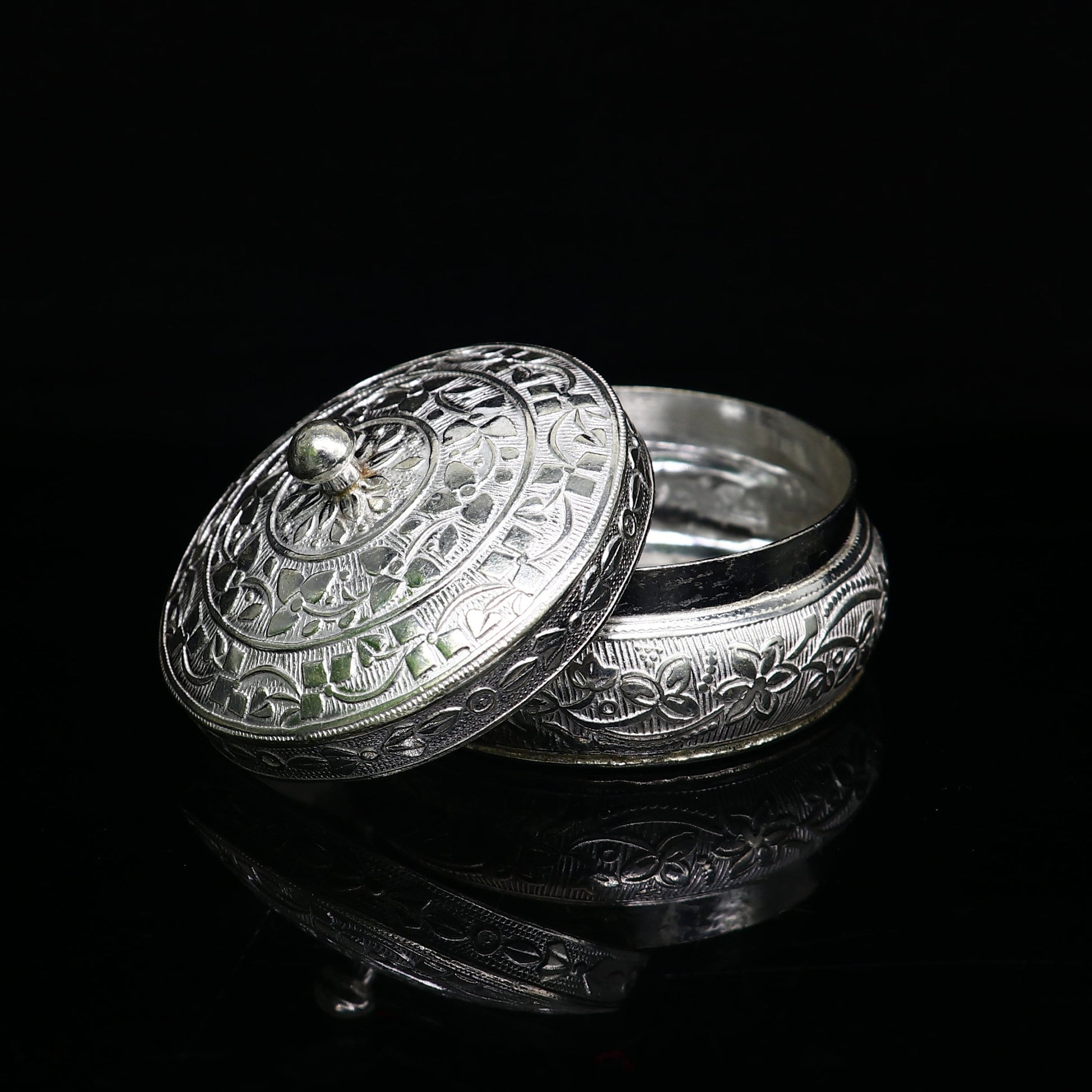 Vintage antique design Solid silver handmade trinket box, God serving Prasad container box, Kumkum box, Sindur box, best brides gift stb106 - TRIBAL ORNAMENTS