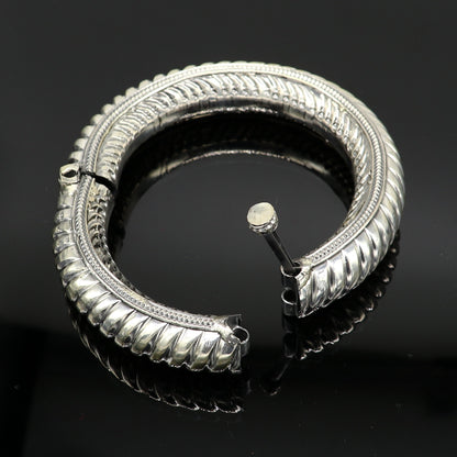 Traditional Rajasthan tribal silver ankle kada foot bracelet, vintage antique design, suitable for brides and belly dance jewelry.