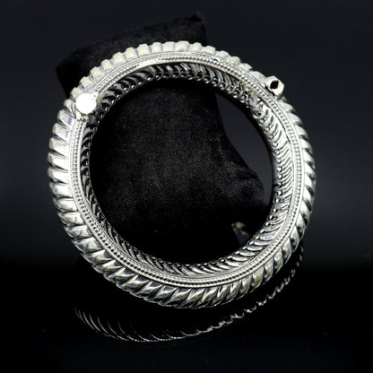 Traditional Rajasthan tribal silver ankle kada foot bracelet with vintage antique design, ideal for brides and belly dance jewelry.