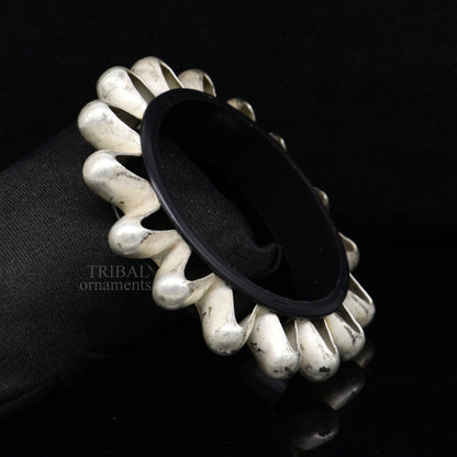 Vintage silver bangle and kakan bracelet from TRIBAL ORNAMENTS, showcasing traditional tribal Banjara jewelry with intricate designs.