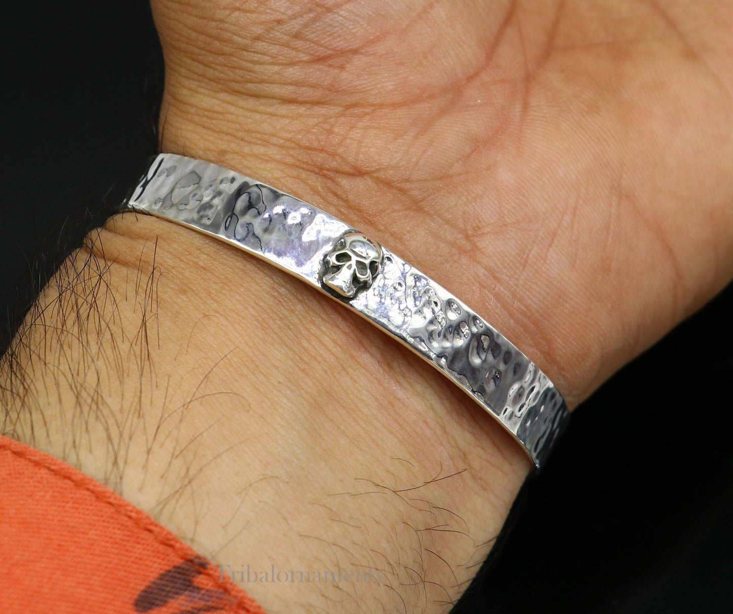 Vintage style 925 sterling silver adjustable cuff bangle bracelet with skull design by TRIBAL ORNAMENTS, unisex jewelry.