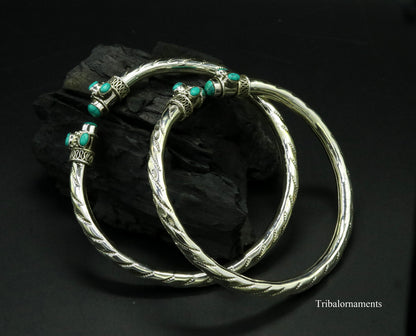 Vintage antique-style 925 sterling silver foot anklet with blue turquoise stone, tribal jewelry for belly dance and tribal fashion.