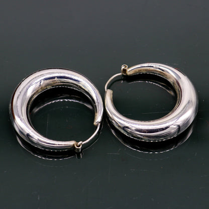 Vintage tribal kundal hoop earrings in 925 sterling silver from Rajasthan, featuring intricate design, unisex jewelry by Tribal Ornaments.