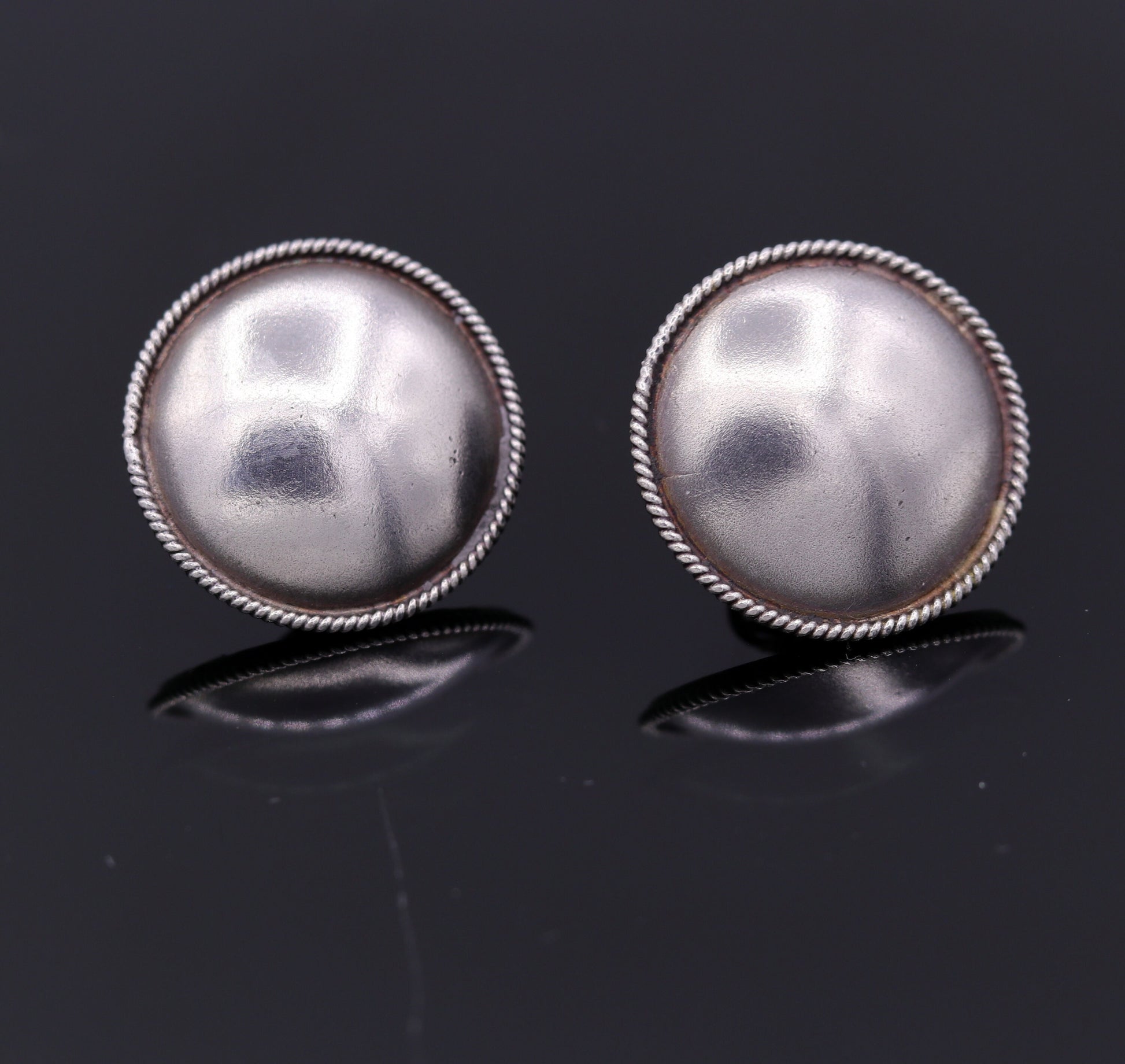 Vintage design 925 sterling silver plain style handmade round design fabulous Stud earrings tribal jewelry from Rajasthan india  s523 - TRIBAL ORNAMENTS