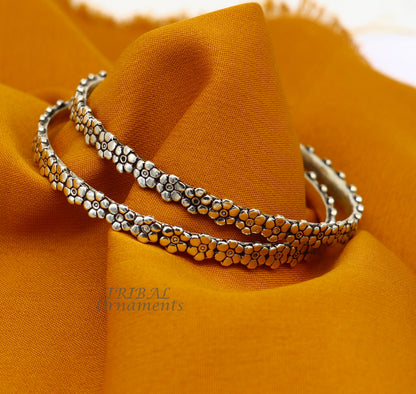 Vintage floral design 925 sterling silver bangles bracelet by Tribal Ornaments, stylish tribal belly dance jewelry.