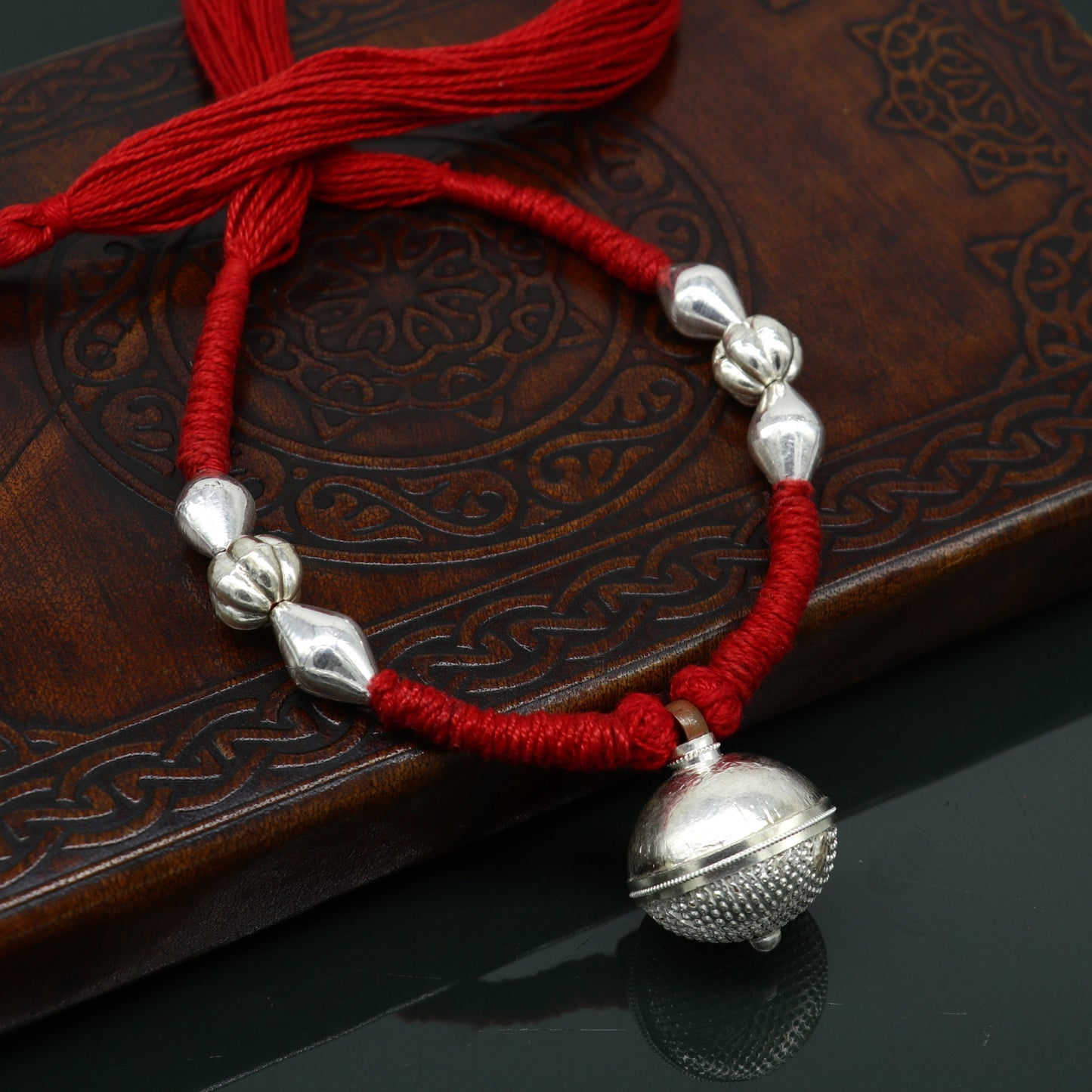 Vintage design solid silver tribal choker necklace set with traditional Indian belly dance jewelry, featuring intricate tribal patterns.